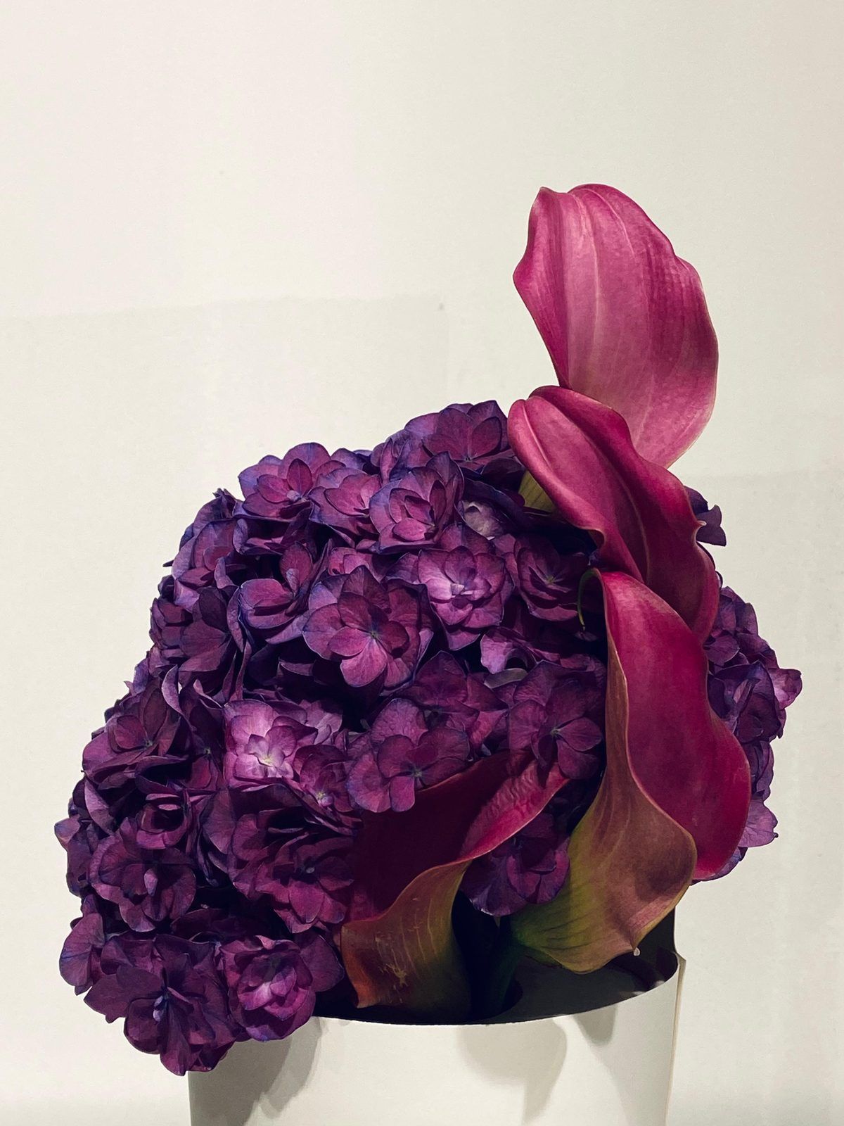 Hortensias violets et callas, bouquet FLWR